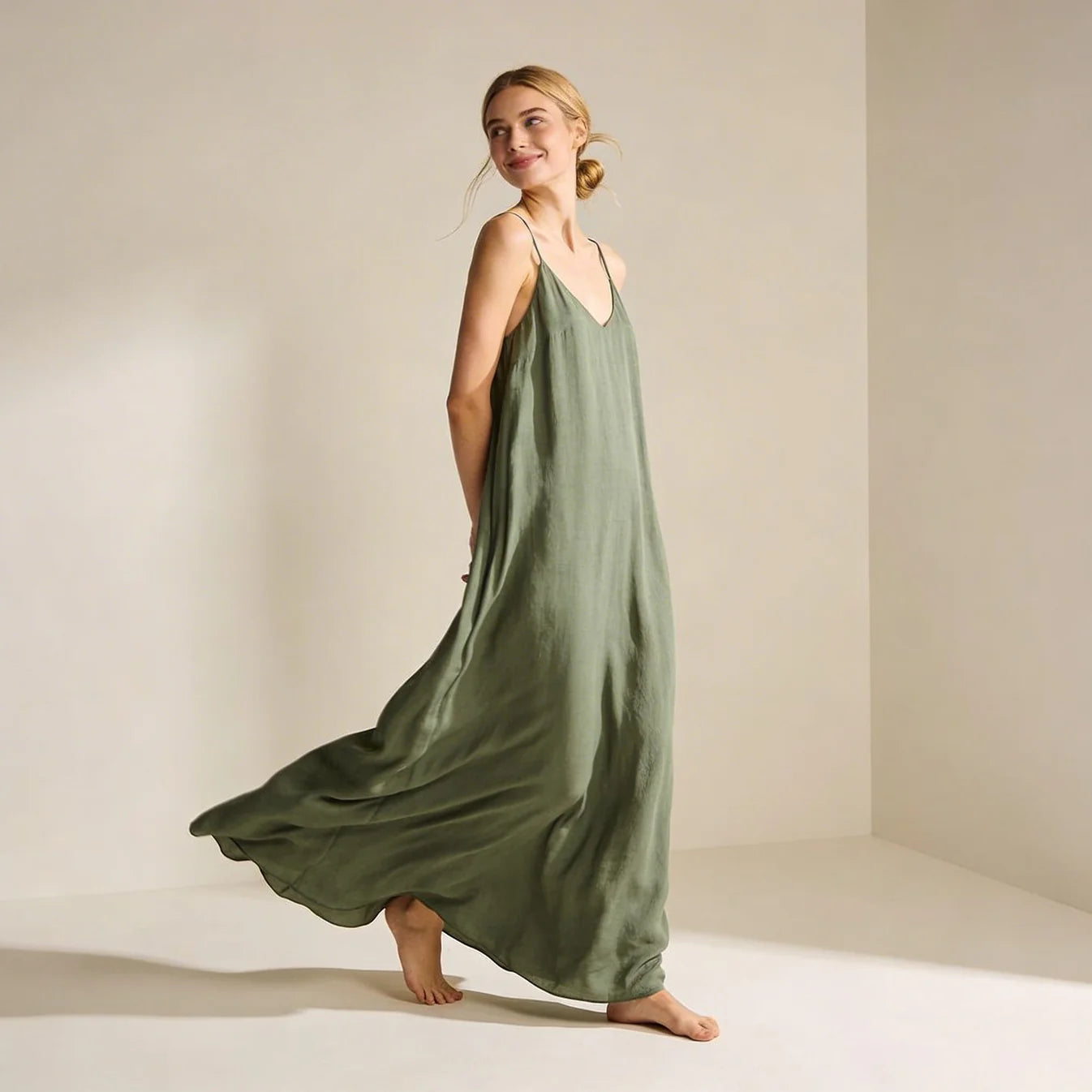 Backless Maxi Dress – LYXURIA